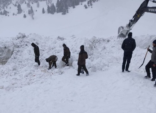 'Rs 16.5 lakhs and Rs 15.5 lakhs compensation to two Kishtwar labourers who died in Sonamarg Avalanche'